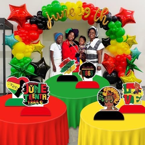 Christmas Round Plastic Tablecloth 84In 6 Pack