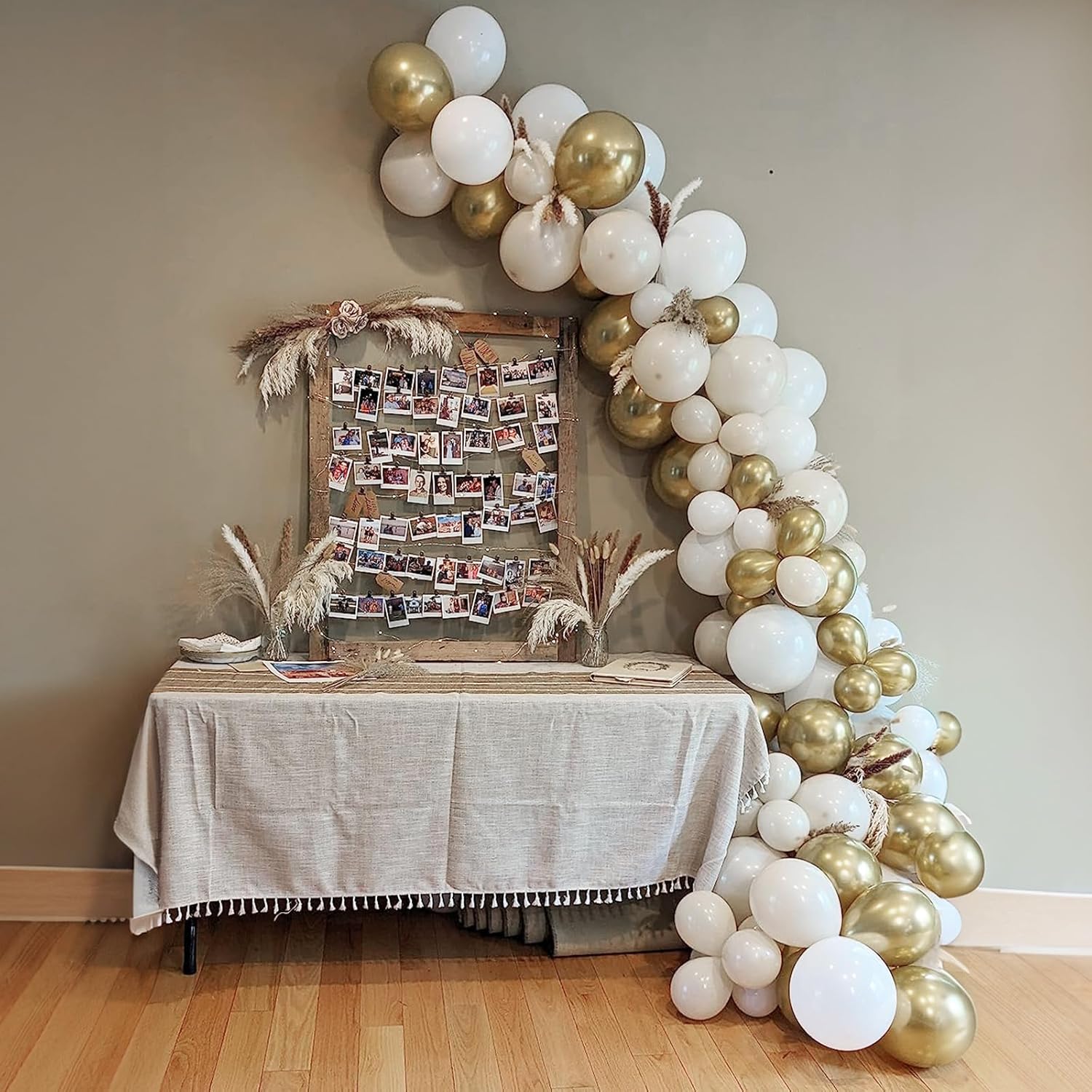White and Gold 12-Inch Balloons for Parties